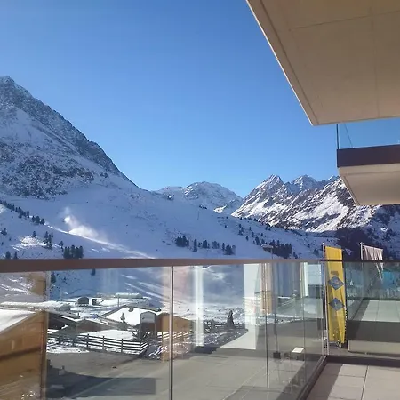 Modern Ski-in 2020m Apartment