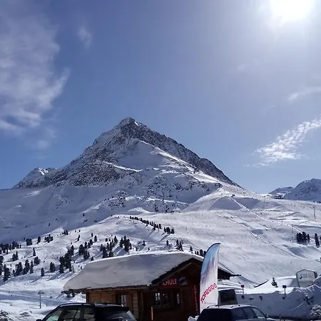 Modern Ski-in 2020m Apartment